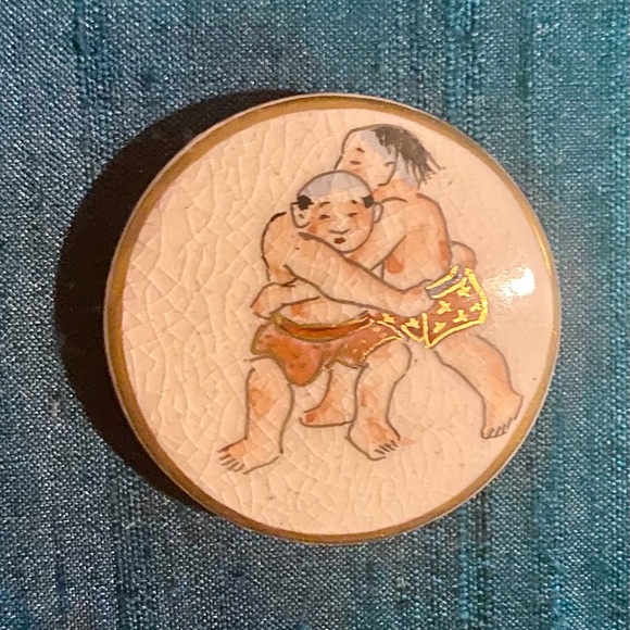 FRAMED SATSUMA PORCELAIN HAND PAINTED BUTTON COLLECTION - Picture 16 of 16